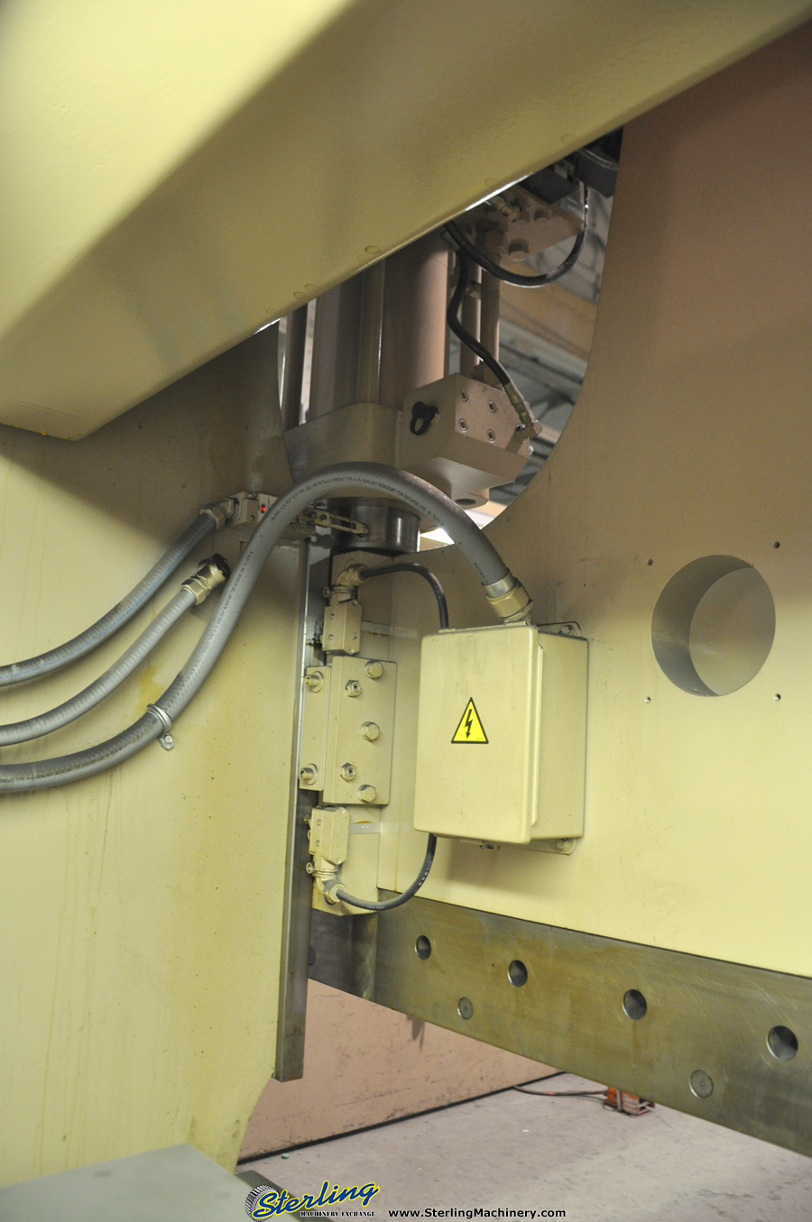 Used Cincinnati 5 Axis Form Master II CNC Hydraulic Press Brake With