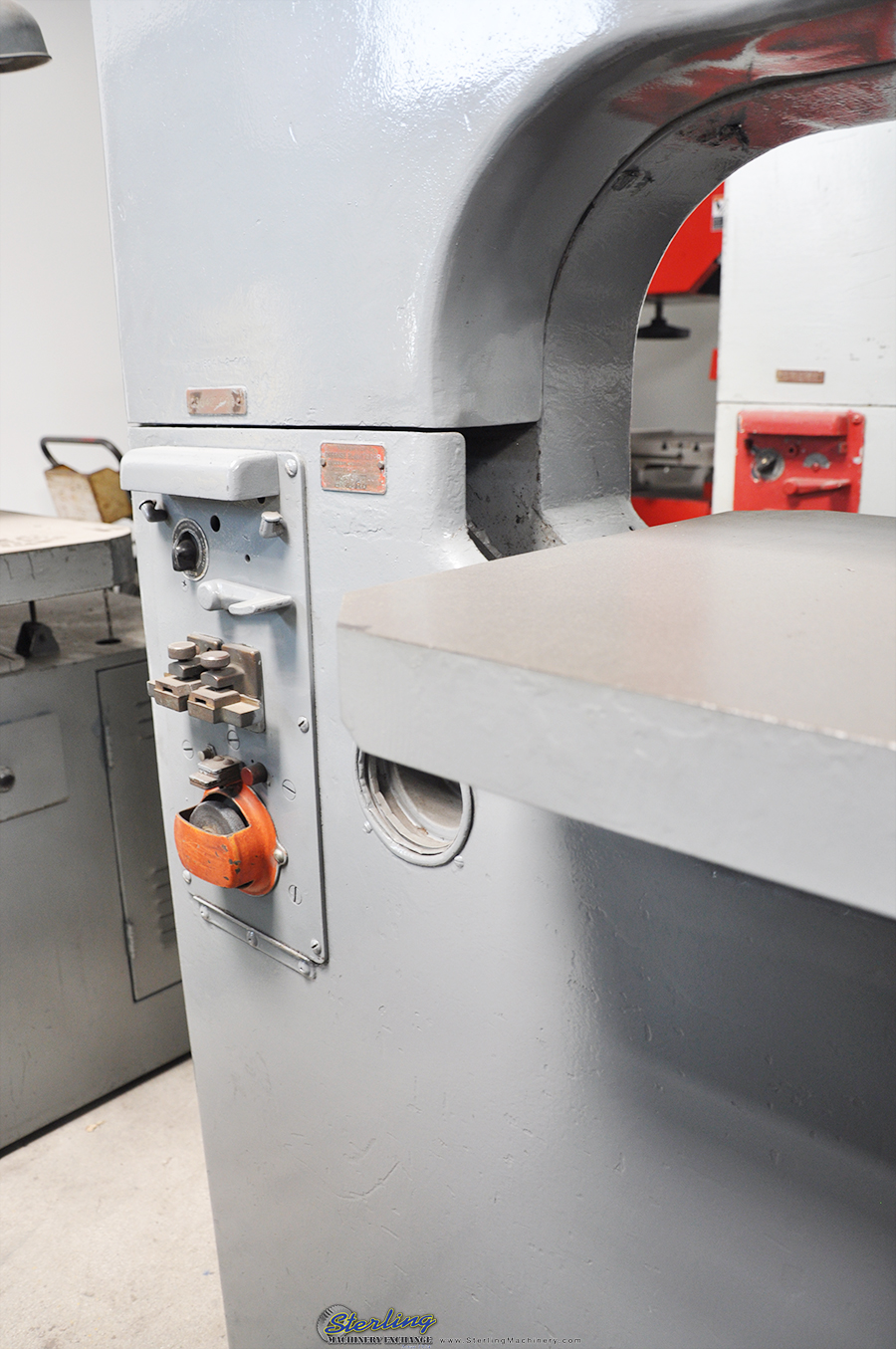 Used DoALL Vertical Deep Throat Bandsaw Vertical Bandsaw Saws