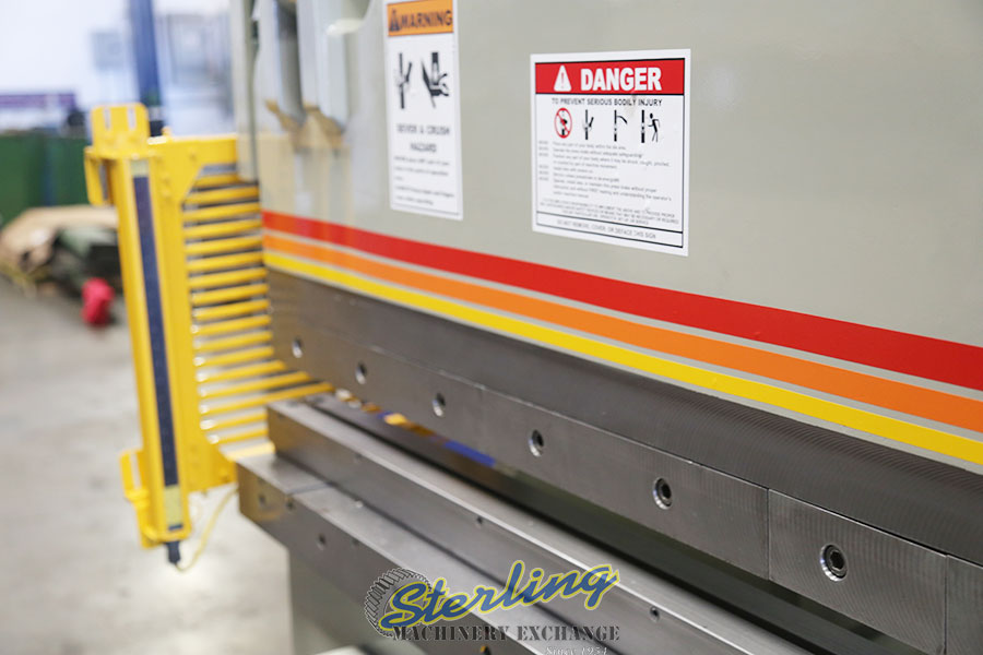 Used Accurpress Hydraulic Press Brake With Light Curtains Hydraulic