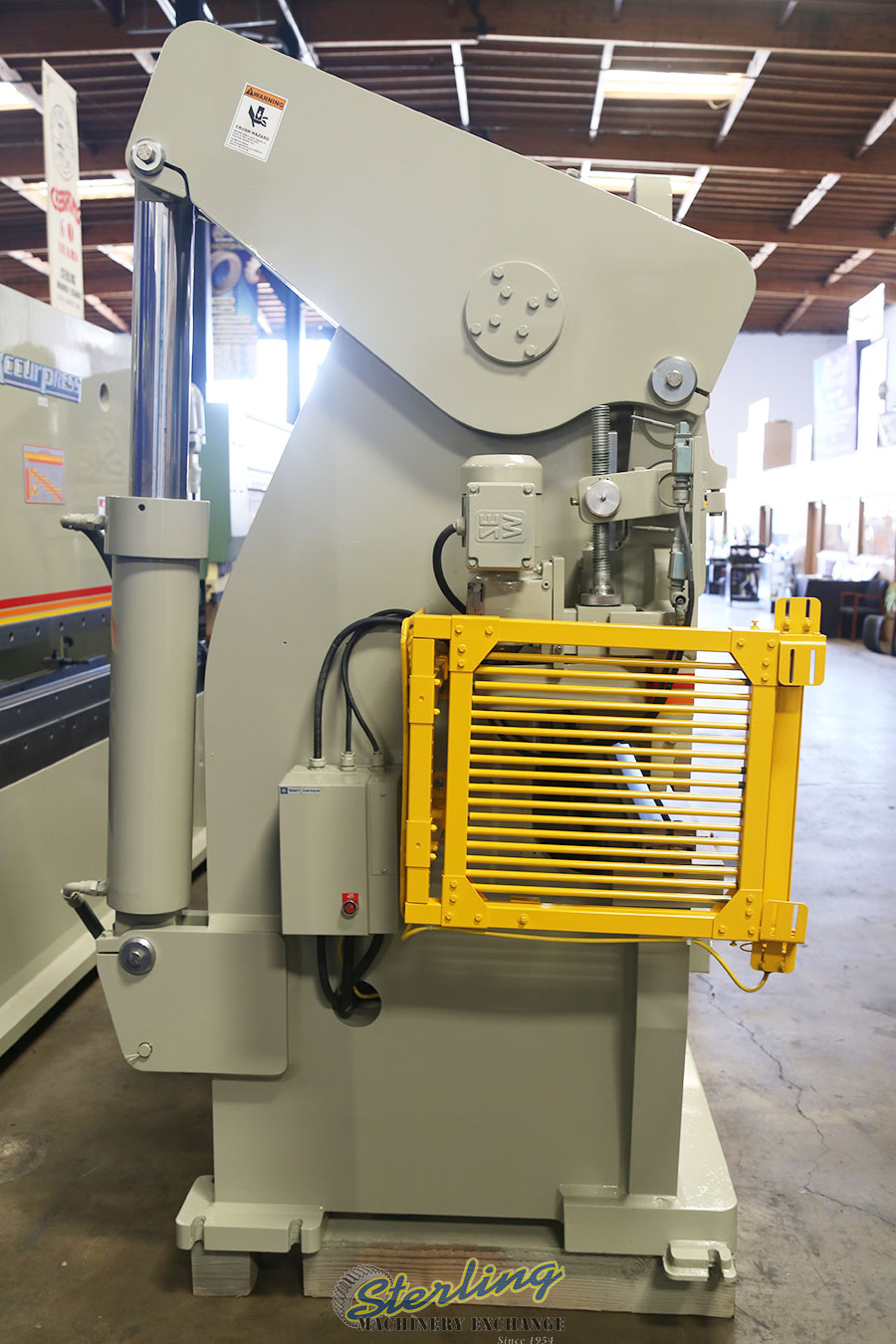 Used Accurpress Hydraulic Press Brake With Light Curtains Hydraulic